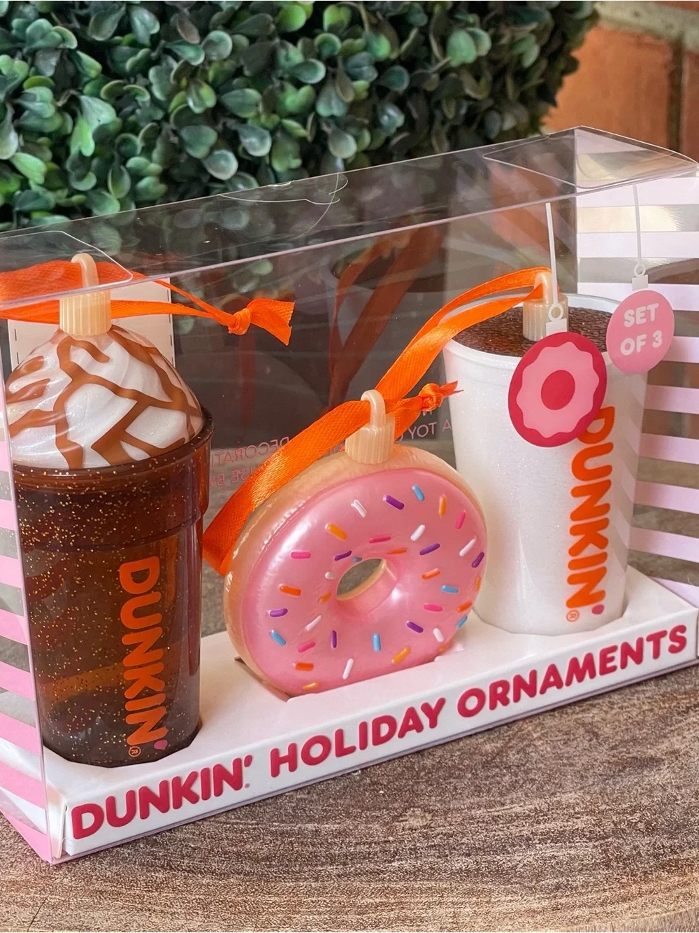 New DUNKIN HOLIDAY ORNAMENTS Gift Set of 3 - 2 cups & 1 Donut